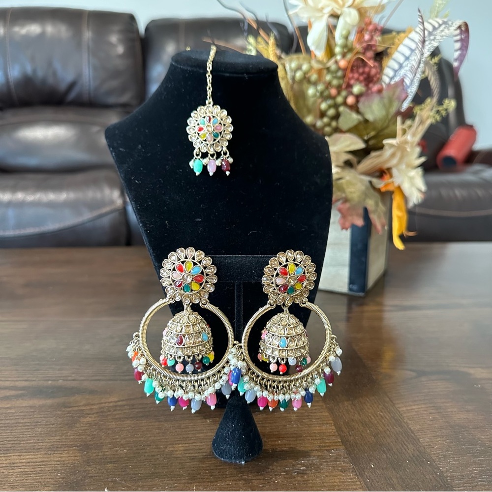 Gold Tone Multicolor Polki Jhumka Earrings Maang Tikka Set - Picture 5 of 12